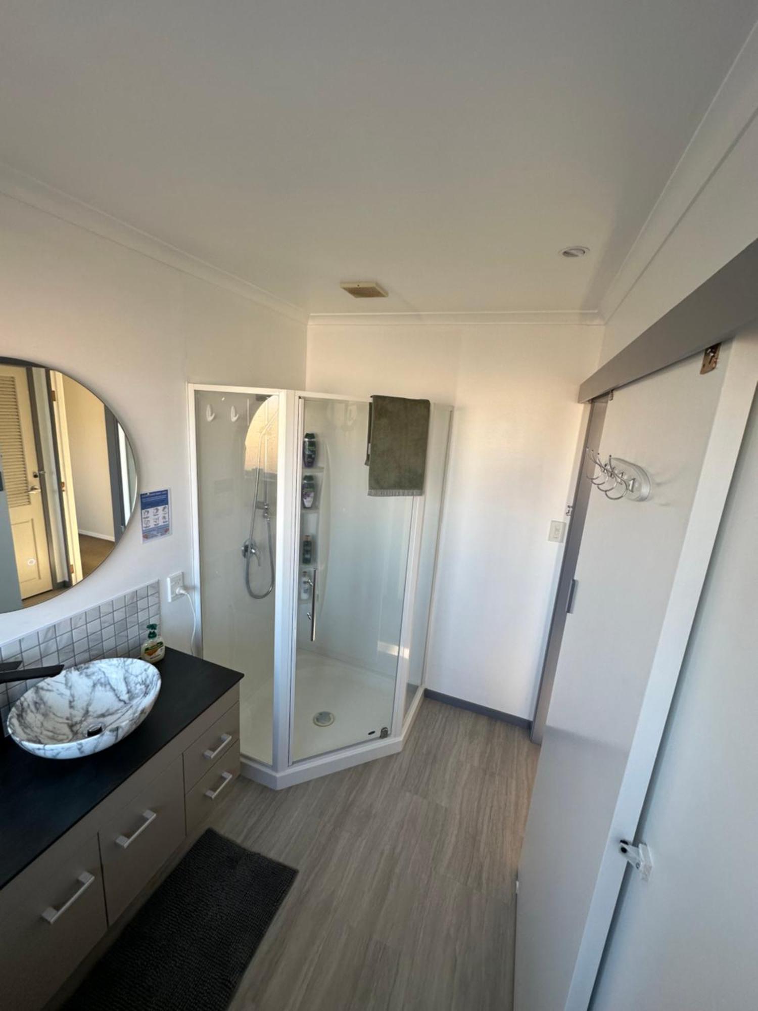 Glamis Ave Shared Home B&B Ню Плимут Екстериор снимка
