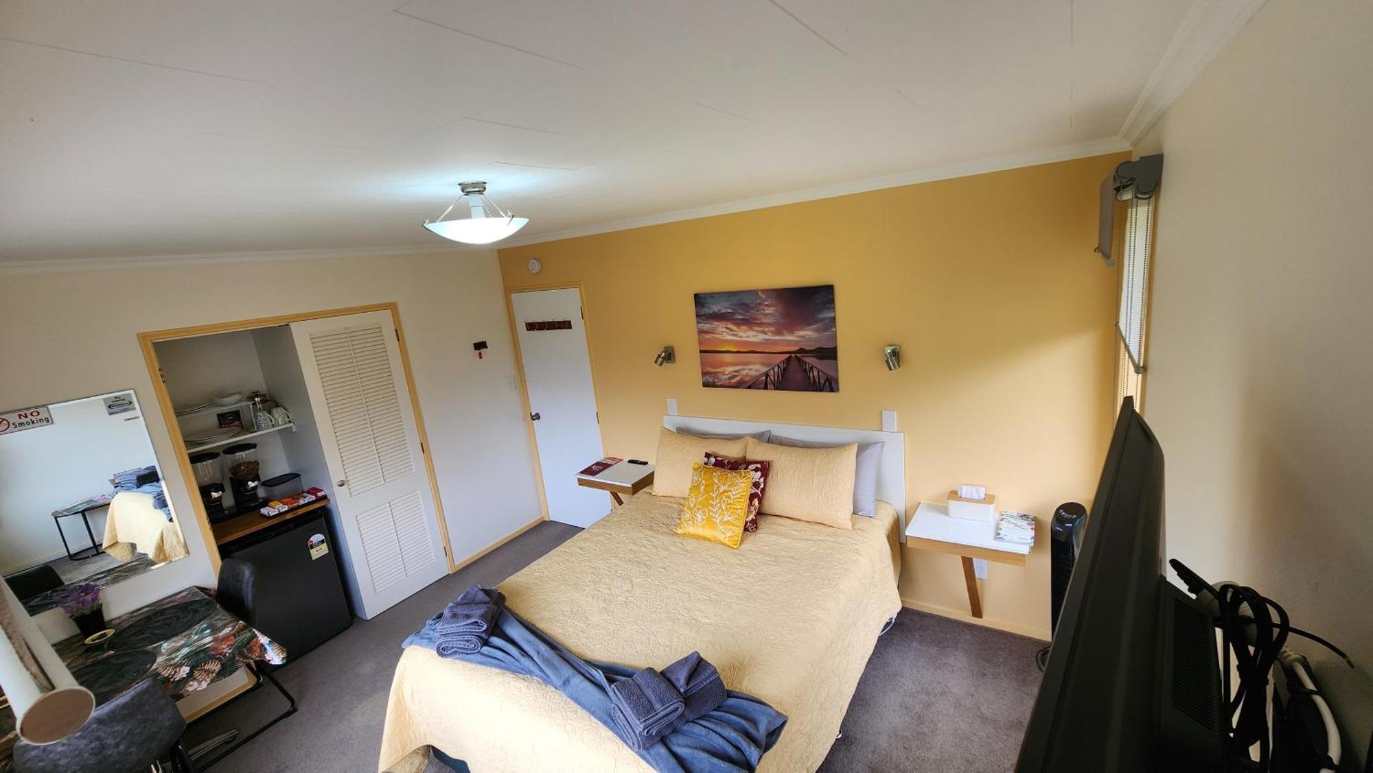 Glamis Ave Shared Home B&B Ню Плимут Екстериор снимка